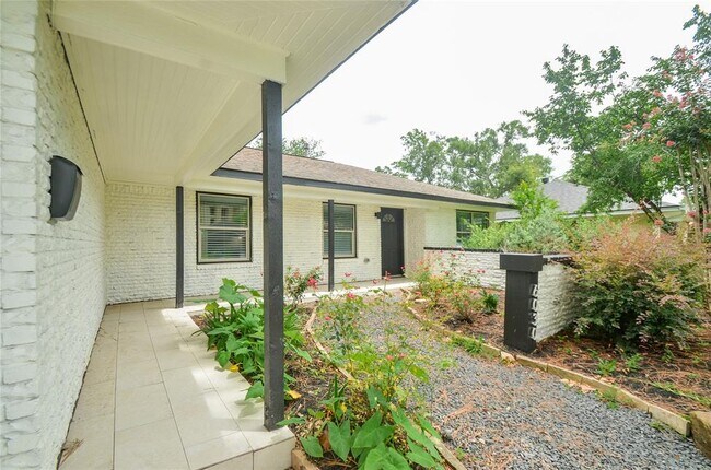 Building Photo - 6030 Woodbrook Ln