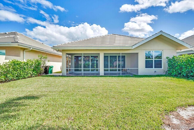 Building Photo - 176 NW Bentley Cir