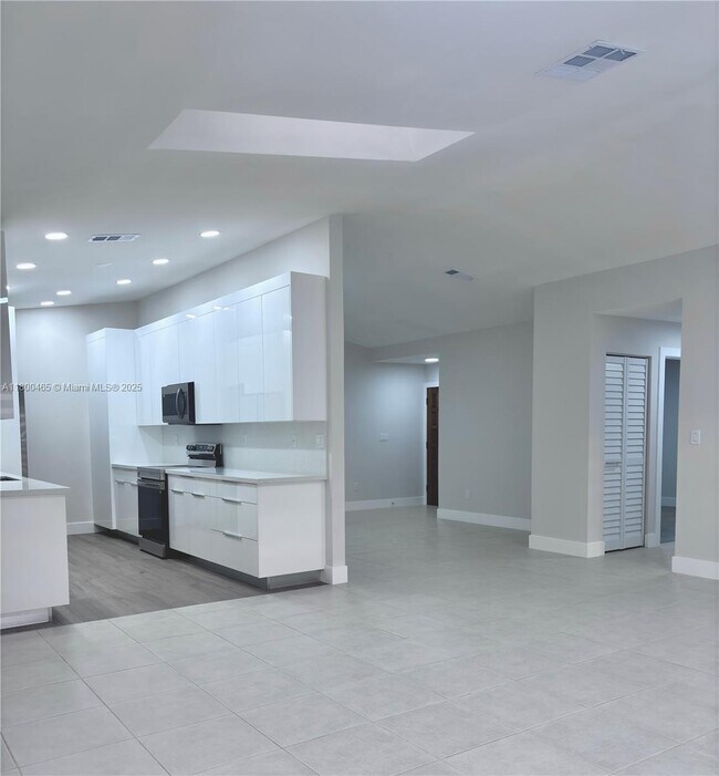 Building Photo - 14910 SW 92nd Terrace