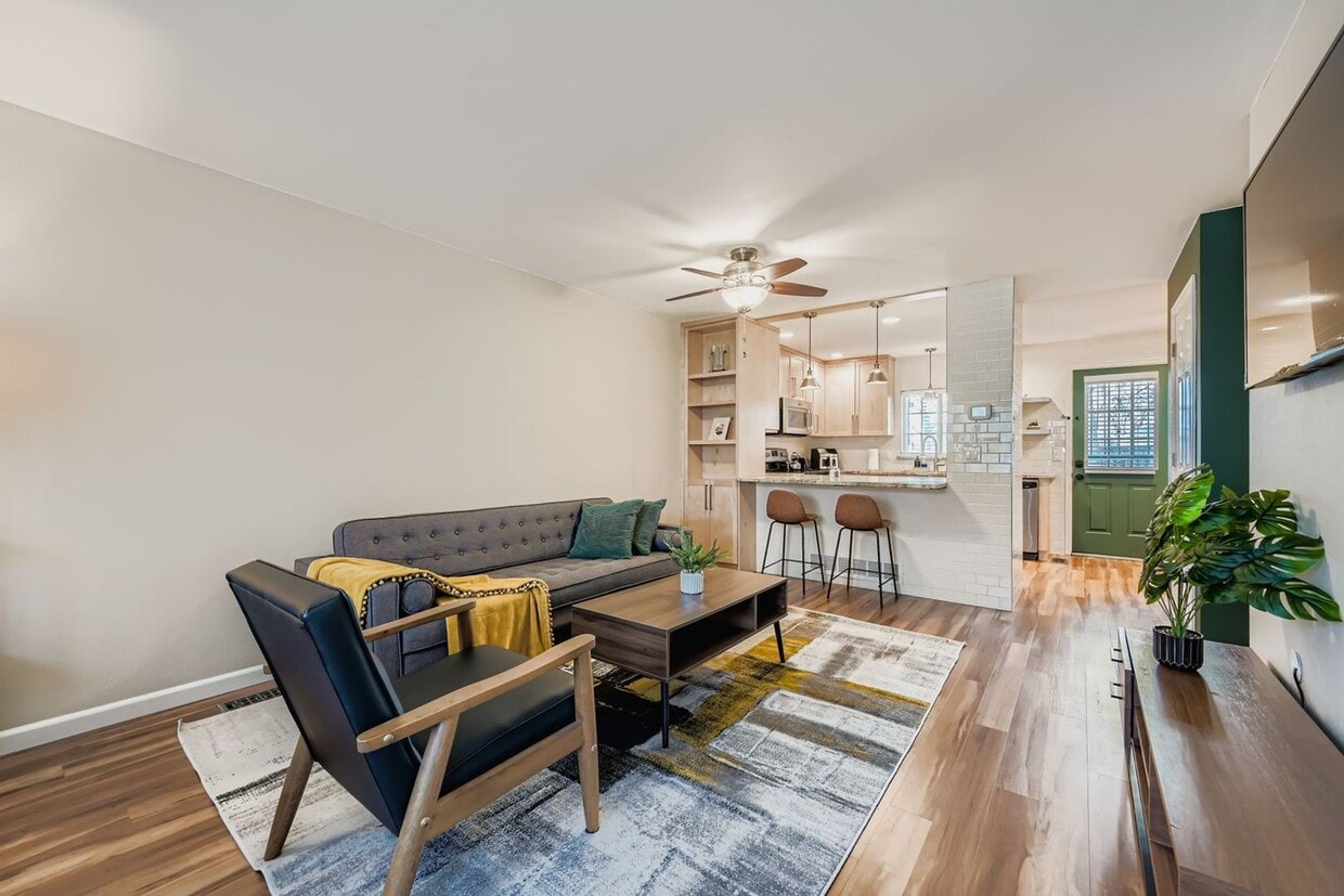 Cozy Furnished Home in Quiet Louisville Neighborhood - Cozy Furnished Home in Quiet Louisville Neighborhood