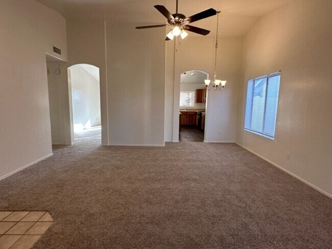 Foto del edificio - WALKING DISTANCE TO DESERT VISTA HIGH SCHO...