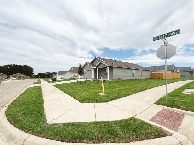 Foto del edificio - 3612 Chambray Dr