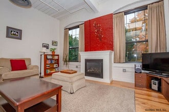Building Photo - 387 3rd Ave