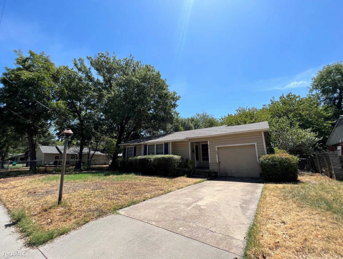 Primary Photo - 3 br, 1 bath House - 809 Crescent St