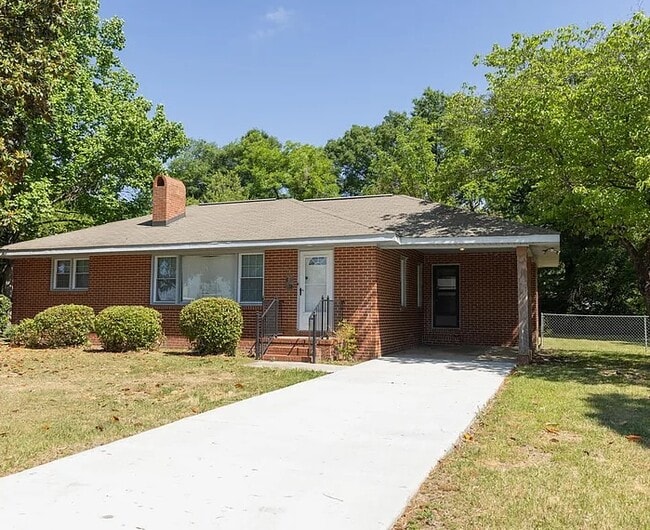 Building Photo - 610 Cherokee Dr