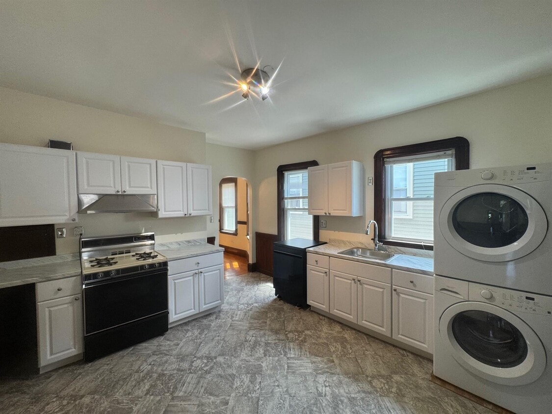 Primary Photo - 298A Highland Ave