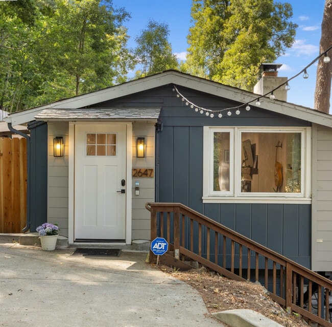 Building Photo - 2647 Monterey Blvd