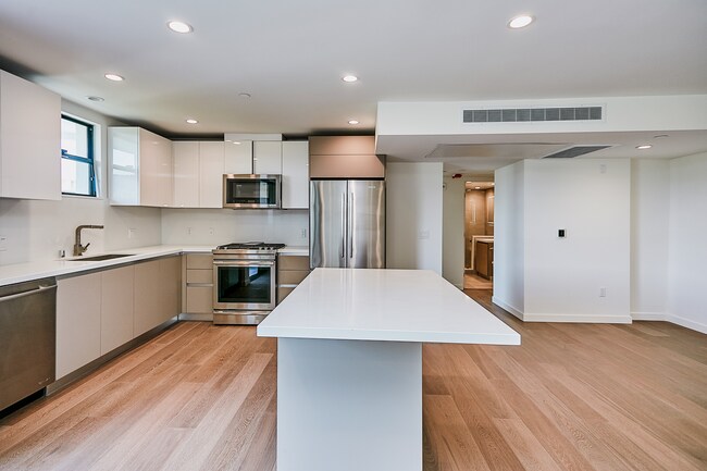 Foto del edificio - 328 N Maple Dr