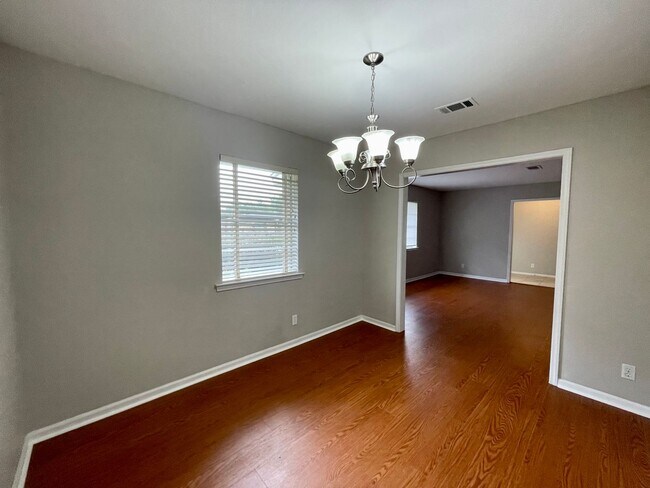 Foto del edificio - 6510 Daisy Dr