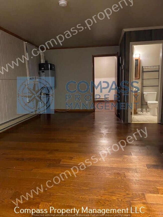 Building Photo - $995 - 1 Bed, 1 Bath, Basement Apartment -...