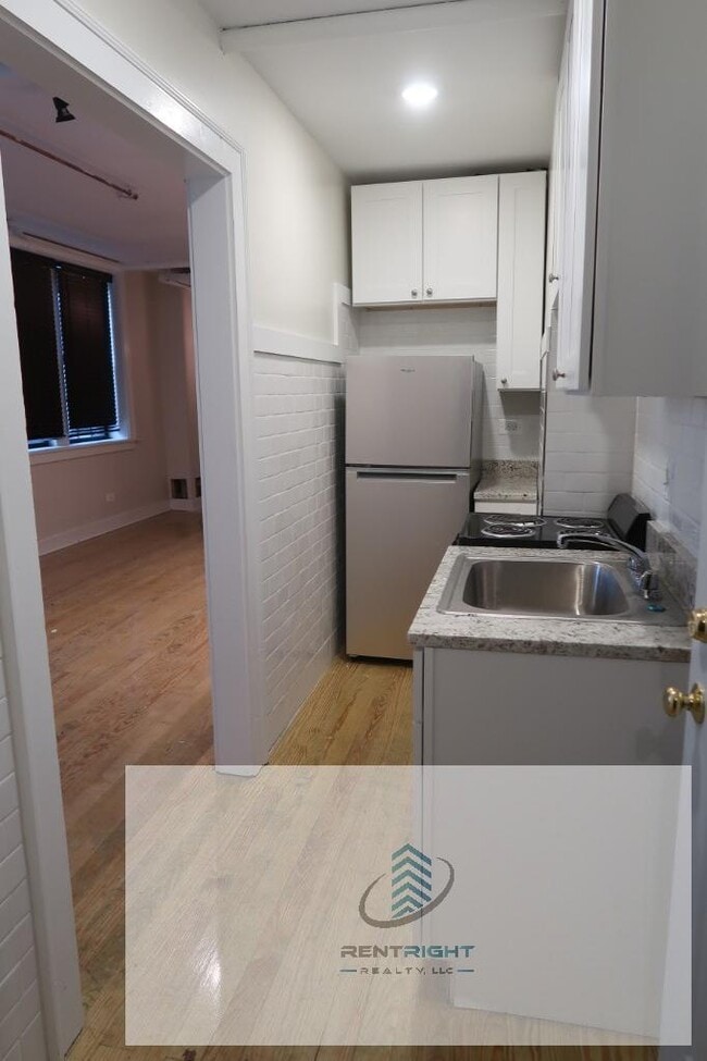 Building Photo - 4825 N Talman Ave