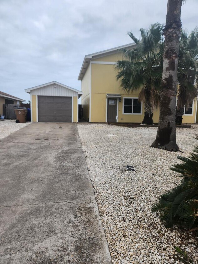 15622 Cruiser St, Corpus Christi, TX 78418 Townhome Rentals in Corpus