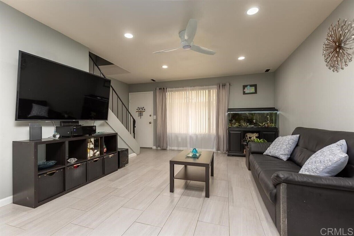 Primary Photo - 2 Bed 1.5 bath El Cajon Townhome in Gated ...