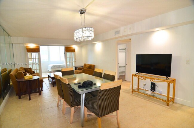 Foto del edificio - 5005 Collins Ave