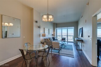 Building Photo - 150 S Las Vegas Blvd