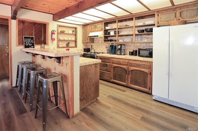 Foto del edificio - 1201 Fox Farm Rd