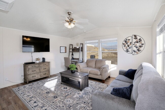 Building Photo - Modern Furnished 2 Bed/2 Bath Home • Laundry • Internet Included