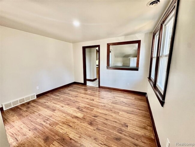 Building Photo - 15511 N Park Ave