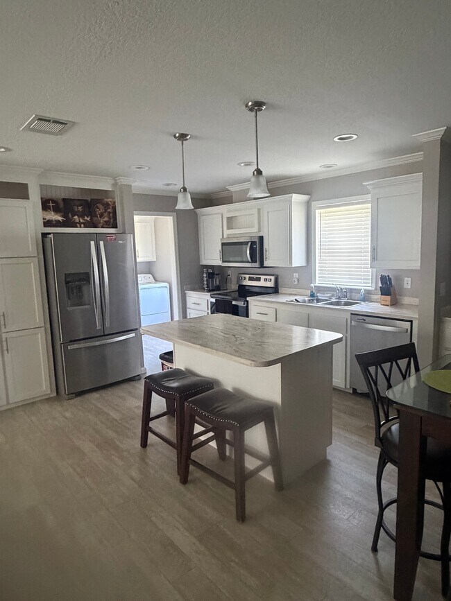 Building Photo - 15440 Orangeade Dr