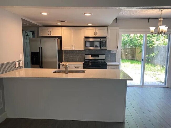 Building Photo - 2210 Lanier Dr