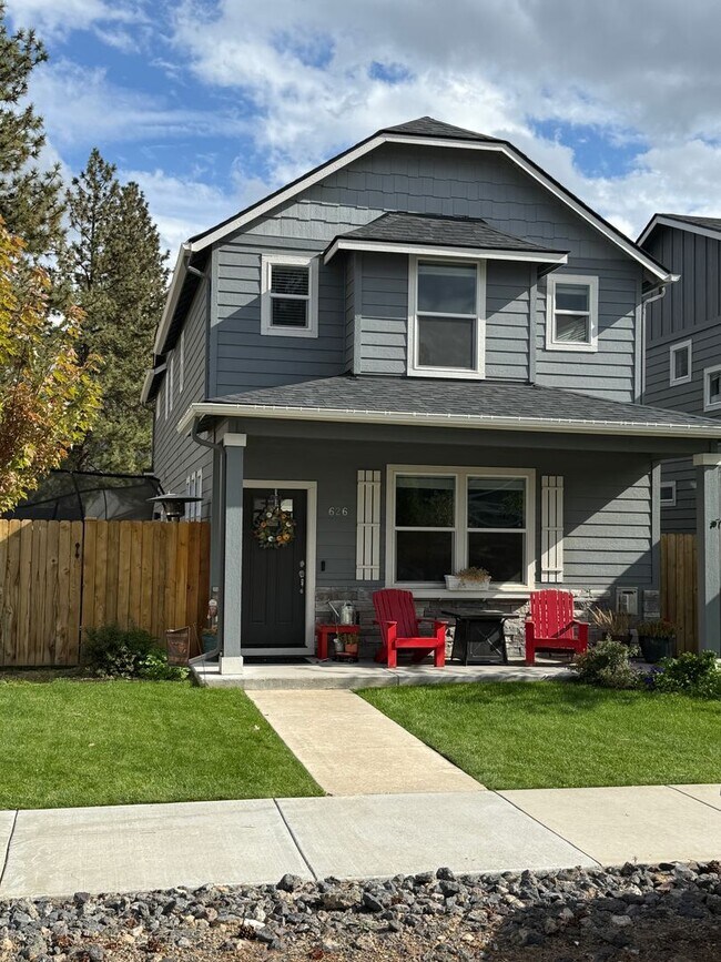 Foto del edificio - Gorgeous 3-Bdr with Bonus Room Loft in McKenzie Meadows Village in Sisters!