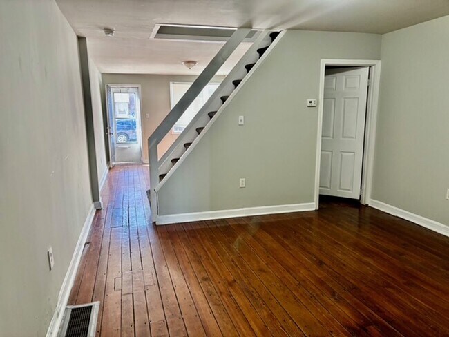 Foto del edificio - 2445 E Huntingdon St