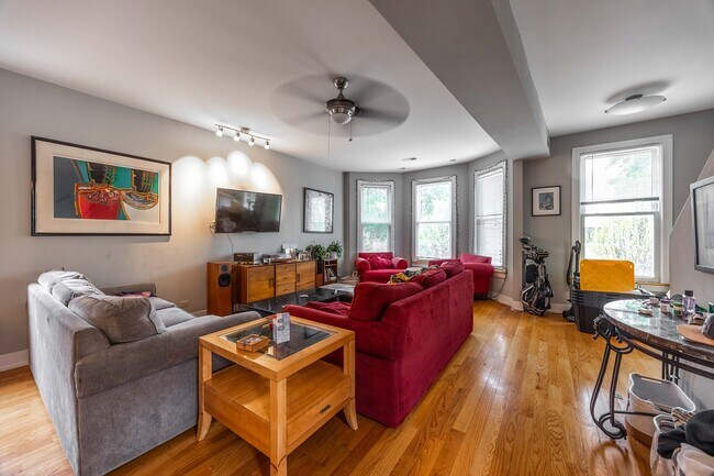 Foto del edificio - 3023 N Oakley Ave