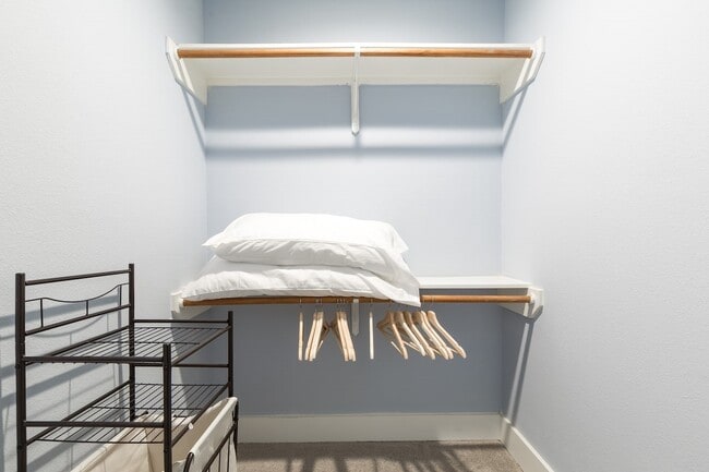 Building Photo - 1919 Lombardy St