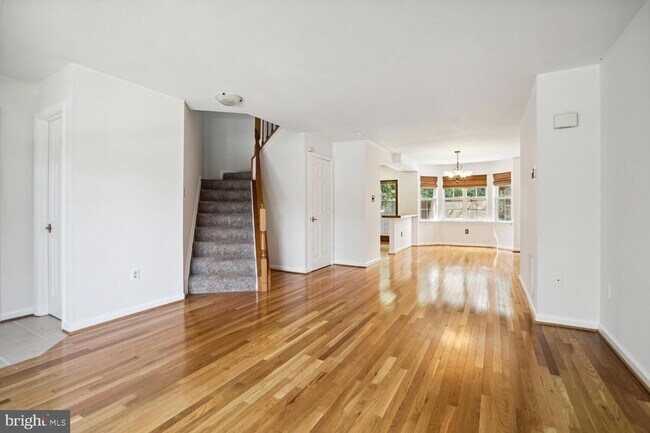 Building Photo - 9205 Ridgefield Cir