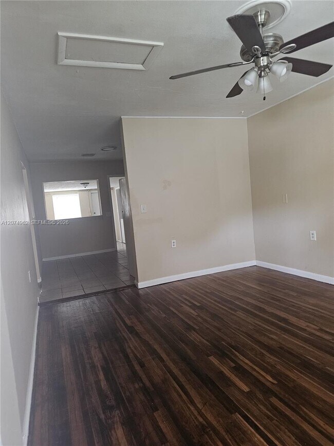 Foto del edificio - 6112 SW 32nd St