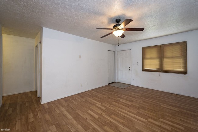 Building Photo - 1503 Willow View Dr