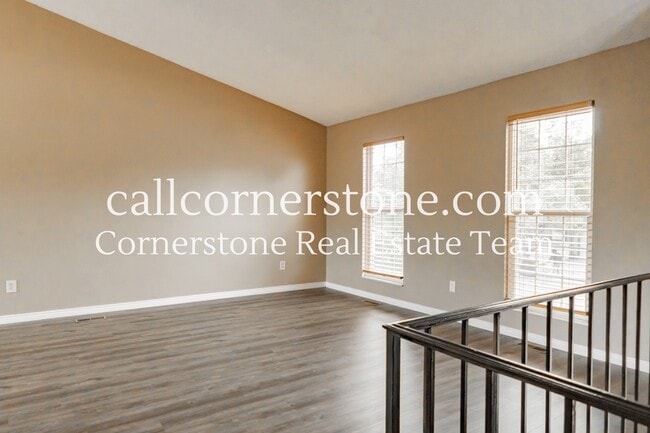 Building Photo - 2570 Clarendon Dr