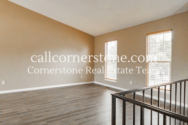 Foto del edificio - 2570 Clarendon Dr