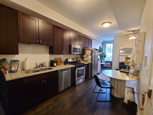 Foto del edificio - 939 W Armitage Ave