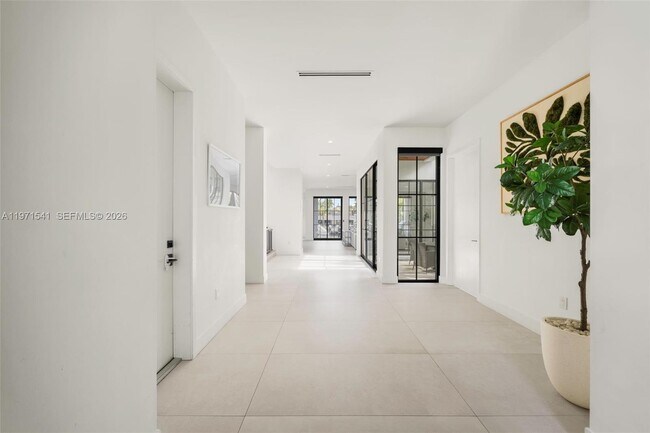 Foto del edificio - 885 NE 76th St