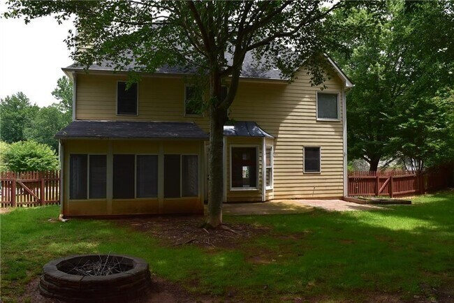 Building Photo - 629 Overhill Dr
