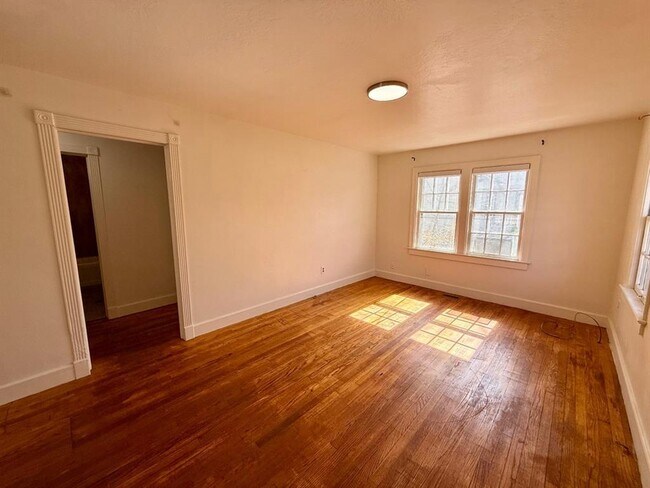 Foto del edificio - 730 S Littler Ave