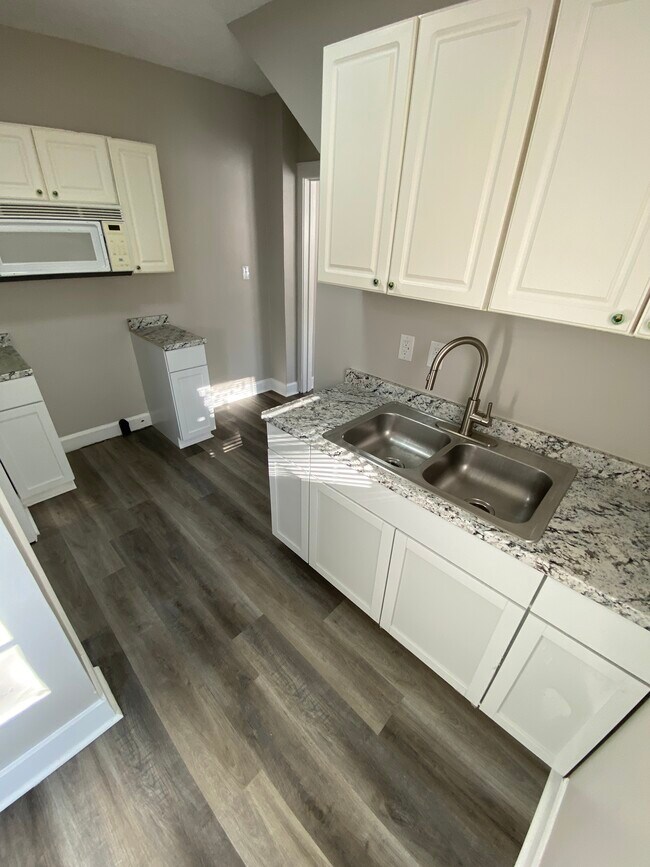 Foto del edificio - 2036 Singleton St