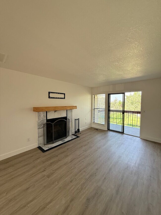 Building Photo - Spacious 2Bd/1Ba Condo in Westminster! Ava...