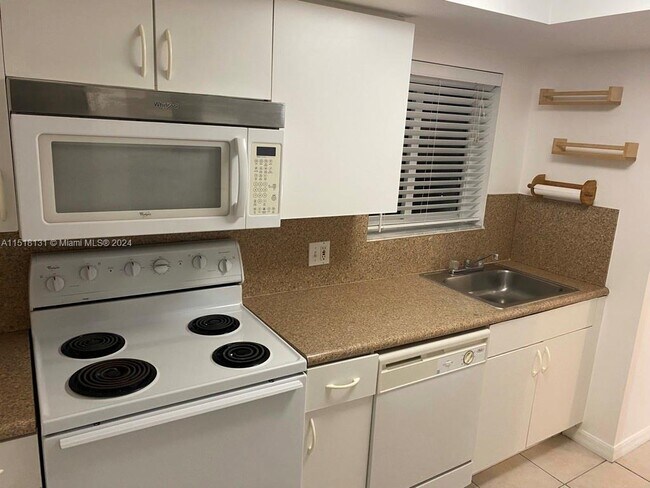 Foto del edificio - 2415 NW 16th St Rd