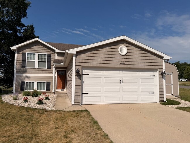 Building Photo - 1627 Hamlet Dr