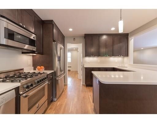Building Photo - 20 Follen St