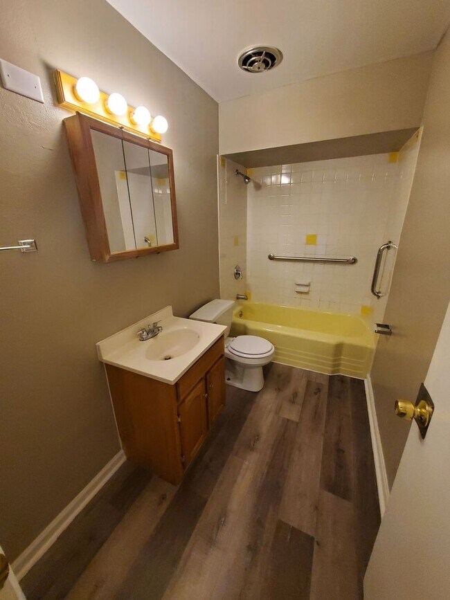 Foto del edificio - 2448 W Kilbourn Ave