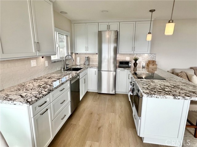 Building Photo - 240 Moss St