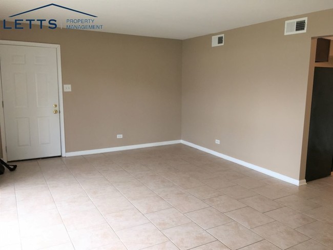 Building Photo - 438 N Roberts Dr