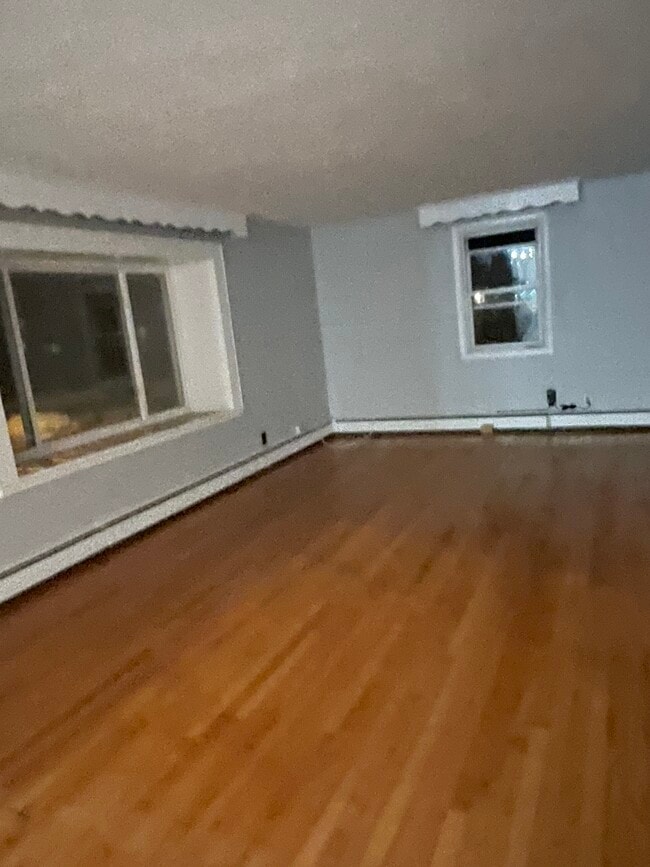 Building Photo - 34 N Elmhurst Ave