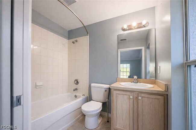 Foto del edificio - 609-611 Hawthorne Ave S