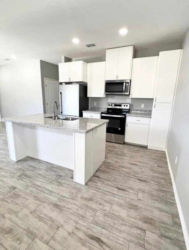 Building Photo - 1306 W Heritage Dr