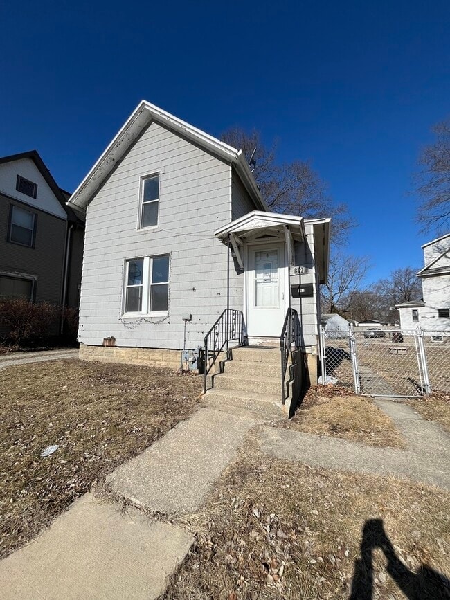 Building Photo - 391 E Marsile St