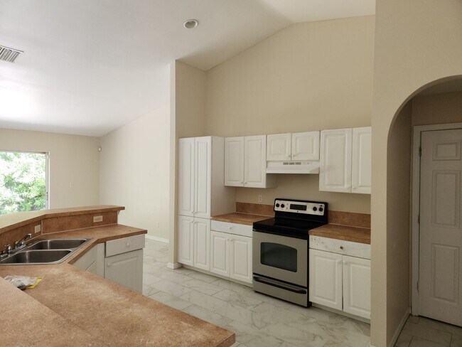 Building Photo - Single Family Home 4BR 2BA - Move In Speci...